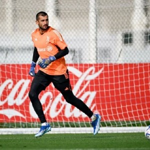 尤文图斯官方：佩林完成右手手指手术，将休战8周