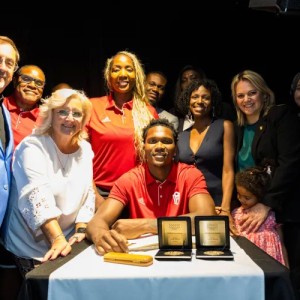 app下载-荣归故里！马瑟林在家乡蒙特利尔获赠国民议会奖章